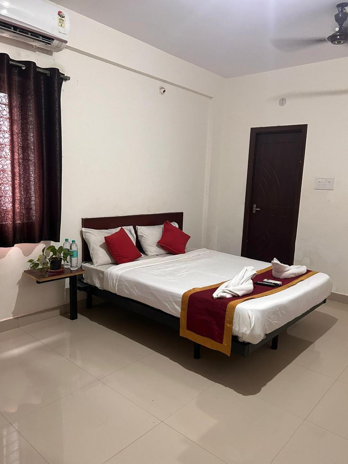 Hotel Prakrathi Residency Bangalore Esterno foto