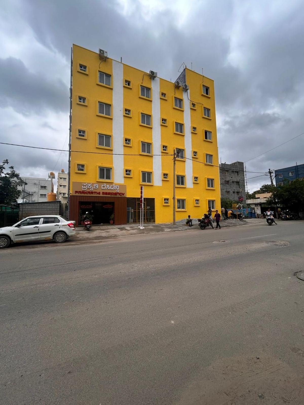 Hotel Prakrathi Residency Bangalore Esterno foto