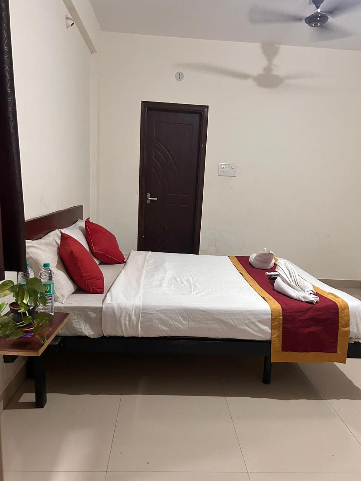 Hotel Prakrathi Residency Bangalore Esterno foto