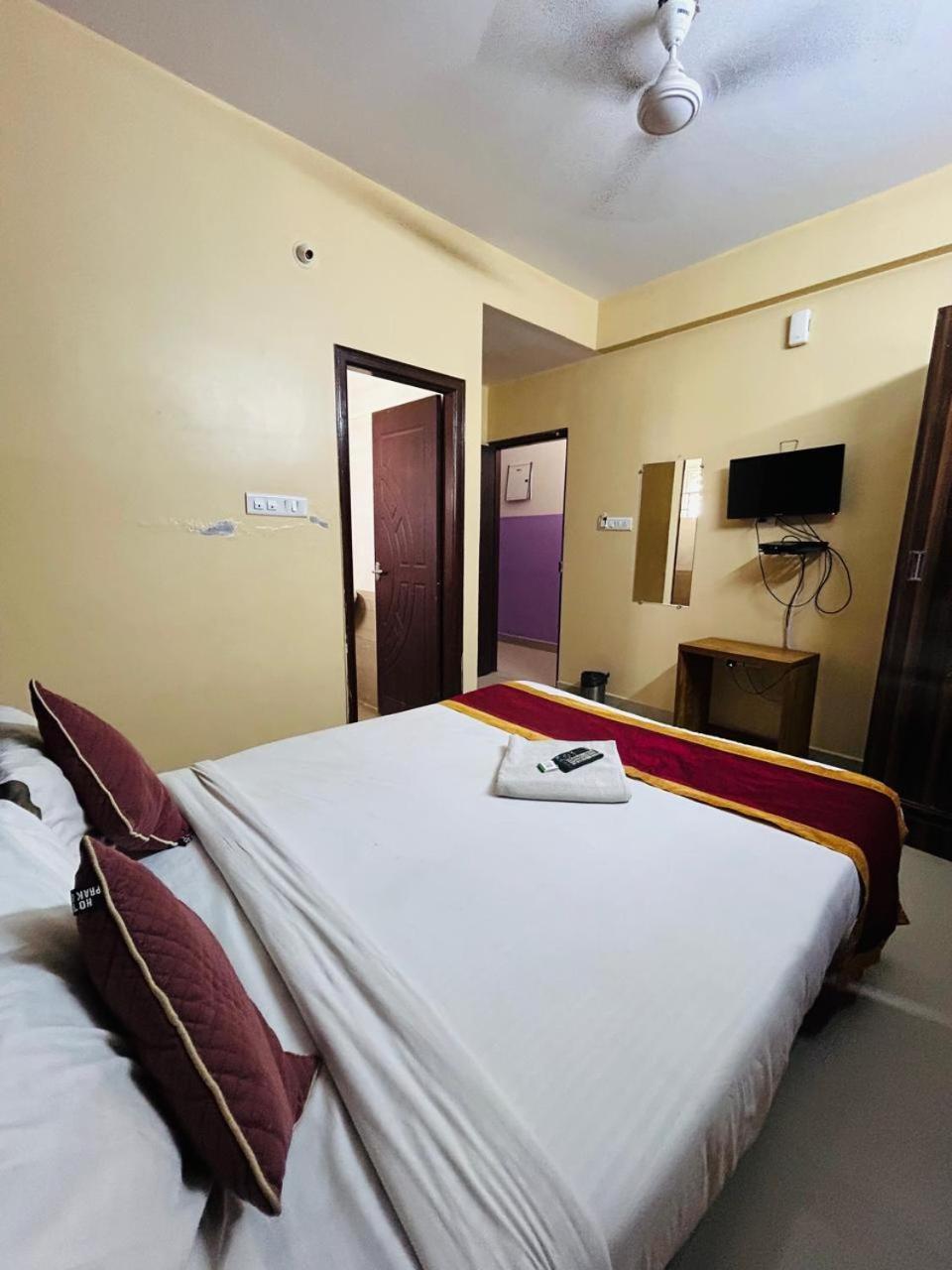 Hotel Prakrathi Residency Bangalore Esterno foto